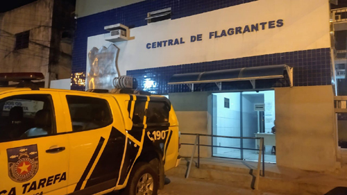 Jovem é presa com 4 kg de maconha e 230 gramas de cocaína em Maceió