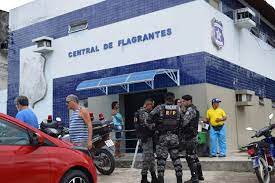 Mulher é enforcada e estuprada enquanto voltava para casa no Clima Bomv