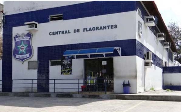 Polícia apreende 430g de maconha após fuga de suspeitos no Benedito Bentes