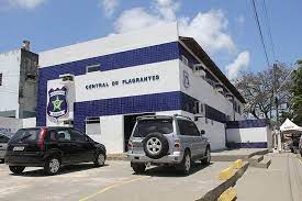 Dupla é presa com cinco tipos de drogas após carro ser flagrado em alta velocidade, no Farol