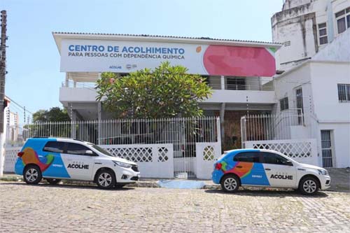 Dia Nacional do Combate ao Alcoolismo destaca os riscos do consumo excessivo de bebidas alcoólicas e os serviços de acolhimento oferecidos.