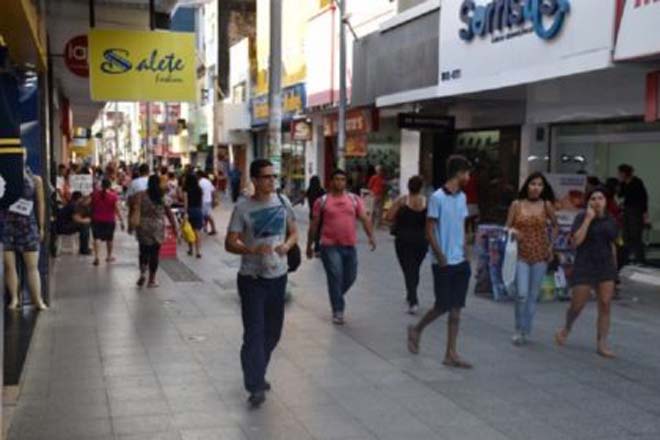 Quase 190 mil consumidores de Maceió continuam endividados; redução foi de 1,04%