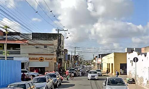 Dois jovens são assassinados e homem é ferido durante tiroteio em bar