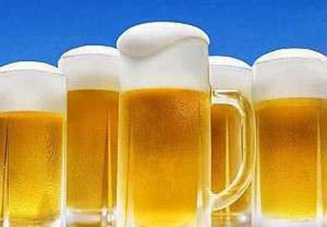 Fabricantes de cerveja reclamam de imposto e dizem que preço vai subir