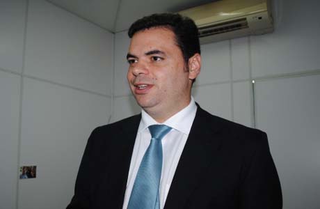 Disputa por eleição na Câmara termina com agressão; eleição suspensa