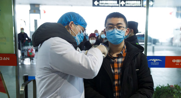 Atenção que não é só febre e tosse: médicos chineses revelam mais sintomas do coronavírus