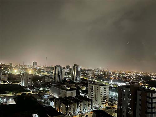 Chuva forte e rajadas de vento assustam moradores e provocam alagamentos em Maceió