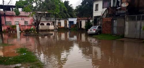 Chuvas deixam ruas alagadas e casas são invadidas por lama em Salvador e RMS