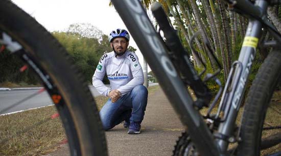 Andar de bicicleta reduz estresse e sentimento de solidão, aponta estudo