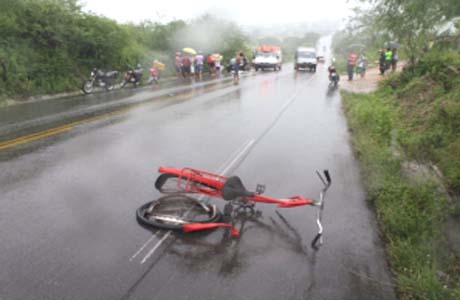 Ciclista morre ao ser atropelado por carro em Olho D’água das Flores 