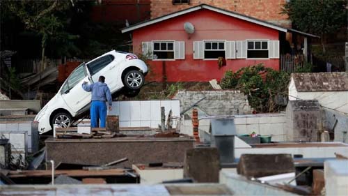 Ciclone: RS procura três desaparecidos e ainda contabiliza estragos da chuva