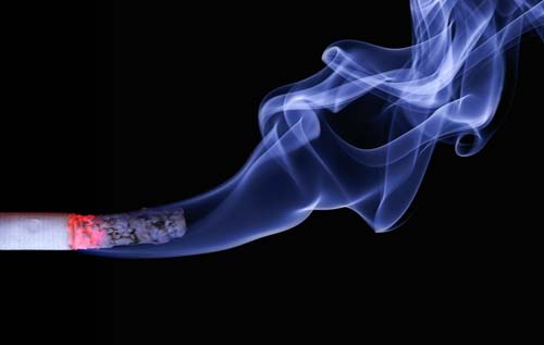Ministério da Justiça estuda reduzir o imposto do cigarro para conter o contrabando; comunidade médica critica