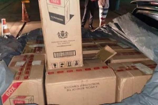 PM apreende carga ilegal de cigarros dentro de automóvel em Novo Lino
