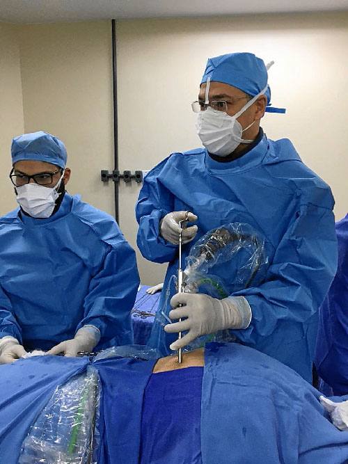 Inovação cirúrgica para casos de hérnia de disco chega na rede pública