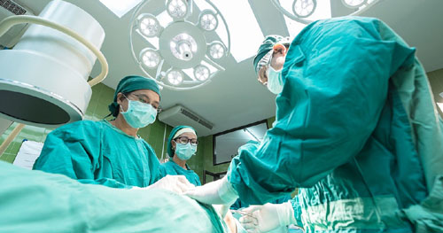 Cerca de um milhão de cirurgias foram adiadas ou canceladas no SUS durante a pandemia, mostra estudo