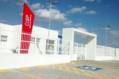 Vigilante de 68 anos é preso acusado de abusar de criança em creche no Sertão