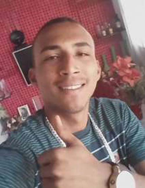 Homem é executado com tiros na cabeça ao abrir portão de casa