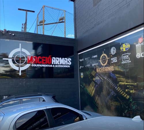 Polícia Federal deflagra operação para investigar ilegalidades em clube de tiro; homem foi preso