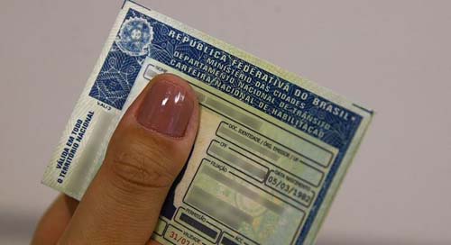 Processos abertos para tirar a CNH voltam a ter validade de 12 meses