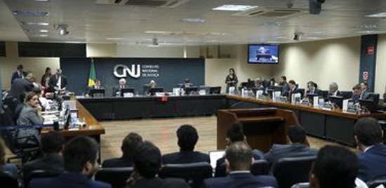 CNJ proíbe cartórios de registrar união estável poliafetiva