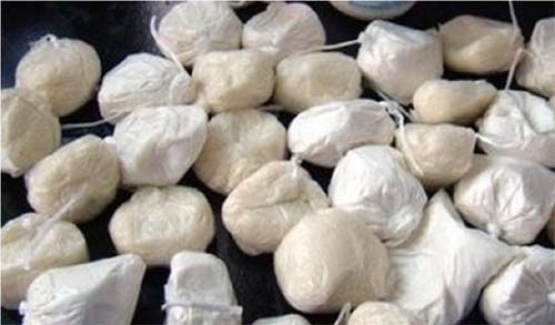 Jovem é preso com quase 1kg de cocaína dentro da própria residência