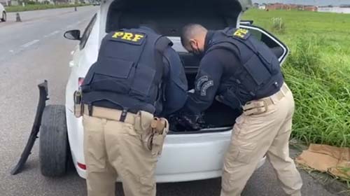 Vídeo: três pessoas são presas na BR-101, com 100 kg de maconha que seriam entregues em Maceió