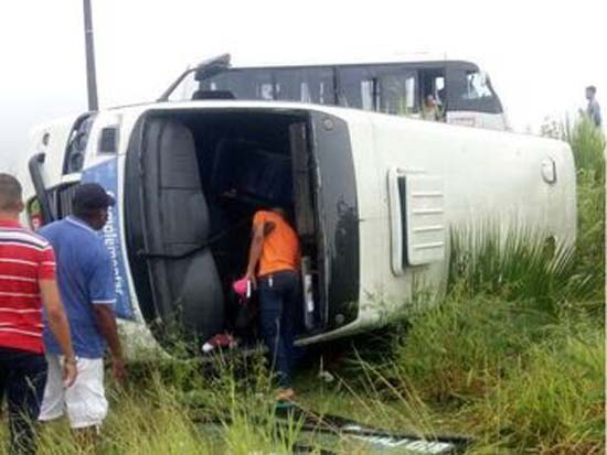 Colisão envolvendo dois micro-ônibus deixa feridos em Rio Largo