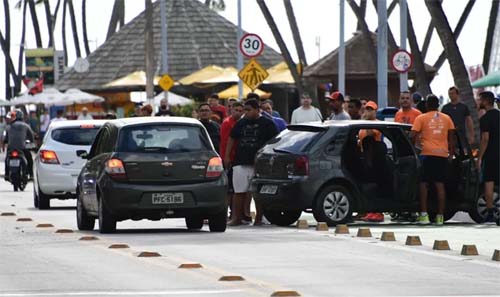 Sub-tenente da Polícia Militar é detido após provocar colisão na Ponta Verde