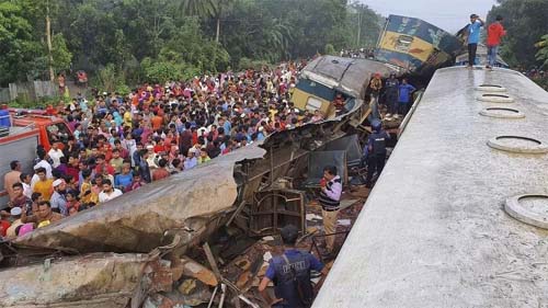 Colisão entre trens em Bangladesh deixa ao menos 17 mortos