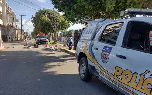 Colisão entre moto e viatura policial deixa pai morto e filha ferida em Arapiraca