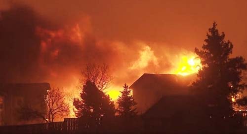 Incêndio devasta o Colorado e 33 mil pessoas têm de deixar as casas