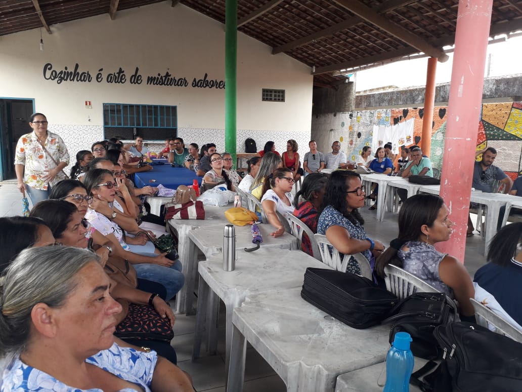 Profissionais da educação de Colônia Leopoldina se reúnem em assembléia para cobrar PCC da categoria