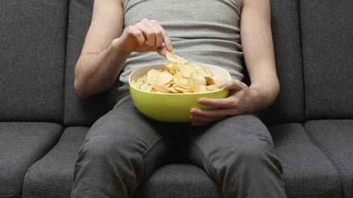 Come antes de dormir? O que isso faz ao seu corpo?