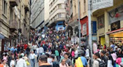 'Não há dúvida de uma retomada econômica no Brasil, embora muito tímida', avalia economista