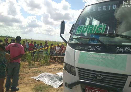 PM à paisana mata três assaltantes dentro de micro-ônibus na BR-104