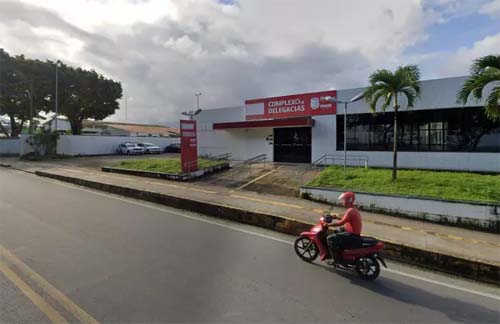 Jovem de 15 anos é vítima de tiros na porta de casa em Maceió