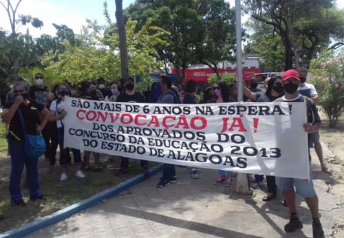 Grupo protesta por convocação de 744 profissionais da reserva técnica do concurso de 2013