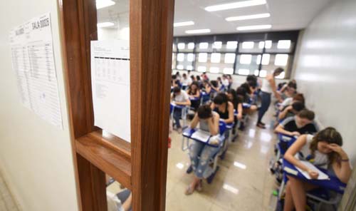 Concursos públicos abertos oferecem mais de 11.000 vagas e salários de até R$ 23 mil