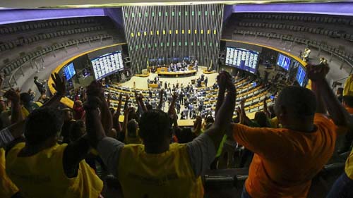 Congresso derruba veto de Temer a piso salarial de agentes de saúde