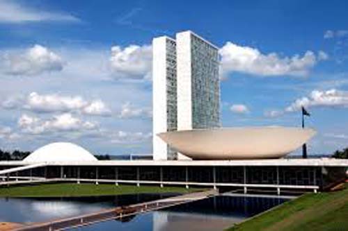 Relator propõe reduzir de R$ 3,8 bi para R$ 2 bi valor do fundo para custear campanha eleitoral