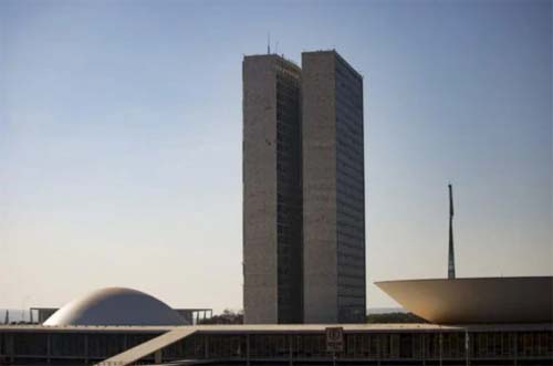 Nas Eleições 2020, 67 congressistas estão na disputa por vaga