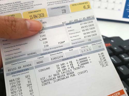 Saiba se tem direito e como fazer para ter desconto de até 100% na conta de energia