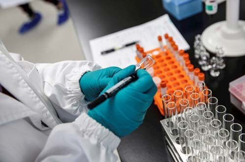 EUA: Coquetel de remédios indica resultado promissor contra covid