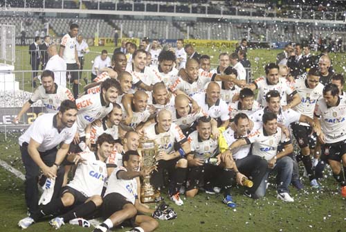 Corinthians empata com Santos e é campeão paulista