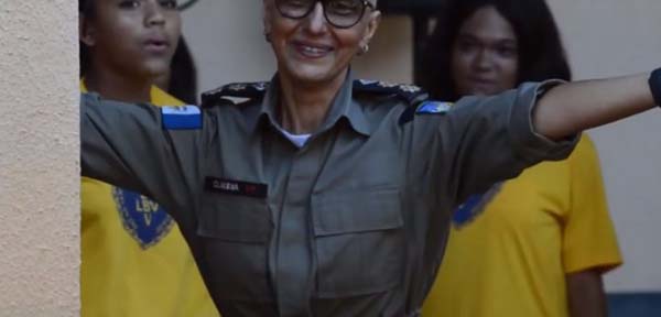 Tenente Coronel da PM de Alagoas com Câncer, se emociona ao receber homenagens