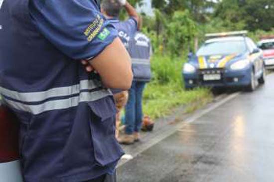 Corpo é encontrado às margens de rodovia em Flexeiras