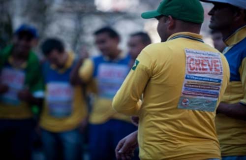 TST fixa reajuste de 8% e determina fim de greve nos Correios