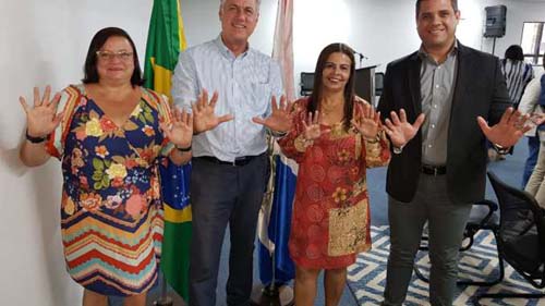 Coruripe recebe prêmio Escola 10 em solenidade no Palácio do Governo