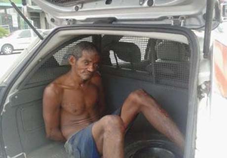 Após roubar fios de cobre, homem tenta fugir nadando