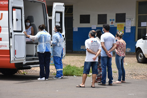 Pandemia varre as pequenas cidades do interior levando dor e a busca desesperada por um leito de UTI